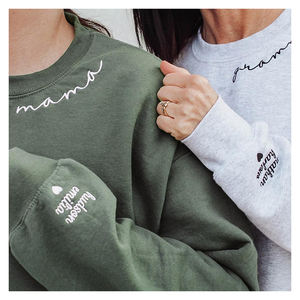 เสื้อสเวตเตอร์สำหรับคุณแม่ปรับแต่งได้สำหรับผู้หญิงเสื้อปักลายตามต้องการสำหรับวันแม่และของขวัญคริสต์มาสทำจากผ้าฝ้ายโพลีเอสเตอร์ลวดลายทึบ - Product Image 6