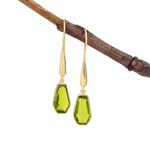 Pendientes Minimalistas Hechos a Mano de Plata 925 y Oro 18k con Peridoto y Hidrocuarzo de 7x10mm en Forma de Ataúd, Lágrima y Hoja, para Boda Cristiana o Fiesta - Product Image 1
