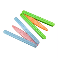 Vente en gros de nouveaux jouets anti-stress, couteau papillon en plastique, jouet sensoriel sûr pour enfants, soulagement de l'anxiété, couteau papillon en forme de carotte et de radis