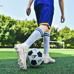 Chaussures de football montantes à crampons AG pour garçons, tige synthétique, doublure en mesh, semelle extérieure en caoutchouc, semelle intermédiaire en EVA, pour entraînement printanier et matchs - Product Image 3