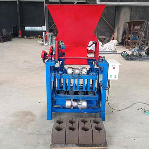 La asequible máquina de fabricación de ladrillos 4-35 se puede combinar con un mezclador y una cinta transportadora para crear una línea de producción eficiente - Product Image 4