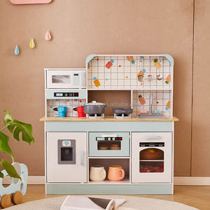Cuisine de jeu en bois chaleureuse avec machine à glaçons, ustensiles de cuisine, cuisinière qui s'allume et sonore pour enfants - Product Image 3