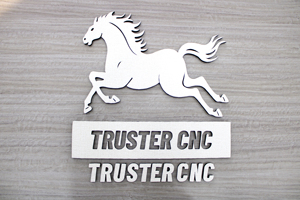 Machine de découpe de feutre PET à couteau oscillant pour panneaux d'<span class=keywords><strong>isolation</strong></span> en mousse numérique et panneaux acoustiques, avec 2 têtes indépendantes - Product Image 3