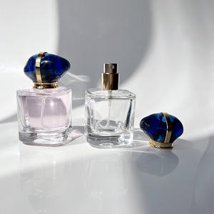 Flacons de parfum carrés en verre transparent 30ml 50ml, contenants de luxe vides avec bouchon argenté pour l'emballage d'huiles essentielles en gros - Product Image 3