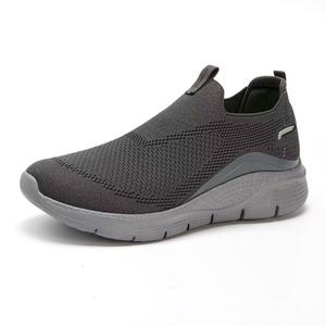 Nuevos zapatos ligeros para caminar para hombre, zapatillas deportivas de diseño Original de marca de punto sin cordones 39-46, gran oferta, proveedores de Estados Árabes - Product Image 2