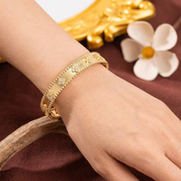 Nouveau Bracelet Trèfle à Quatre Feuilles Porte-Bonheur 2026 pour Femme, Entièrement Sertie de Zircons, Plaqué Or 18K, Design Tendance et Élégant, Bracelet de Luxe, Vente Chaude, Croix