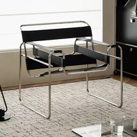 Fauteuil de salon en cuir noir de haute qualité au design minimaliste scandinave du milieu du siècle avec structure en acier inoxydable