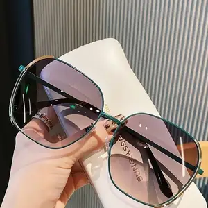 Metallrahmen Sonnenbrille für Frauen Square Luxus Sonnenbrille UV-Schutzschirme für Frauen