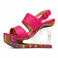 Sandales à plateforme pour femmes sur mesure OEM ODM, talons hauts de 16 cm, talon transparent en forme de cœur, chaussures tendance, fabricant de sandales en bois