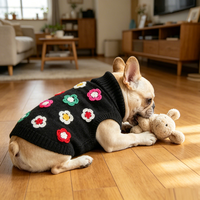 Pull pour chien noir de haute qualité à fleurs, col roulé, en crochet, doux et chaud, vêtements pour animaux de compagnie