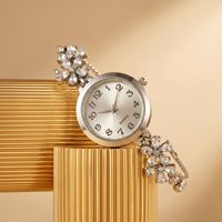 NYY Jam Tangan Gelang Kristal Bunga Jam Tangan Kuarsa Wanita Jam Tangan Wanita Rantai Tarik Dapat Disesuaikan