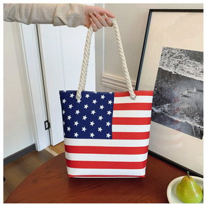 Bolsa de Hombro de Lona Estampada, Moderna y Elegante, con Diseño de Bandera Americana - Product Image 5