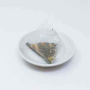 Thé vert japonais en vrac aux herbes et aux écorces d'agrumes (mandarine Satsuma, Yuzu et citron) en sachets pyramidaux 5 pyramides - Product Image 2