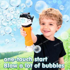 Ensemble de jouets de jeu en plein air pour enfants avec des baguettes à bulles et des souffleurs automatiques en plastique en forme de sirène/lapin/requin avec lumière LED - Product Image 2