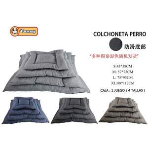 Set di Cuscini per Cani con Fondo Antiscivolo Quadrato, Letti per Animali Domestici Monocromatici in Quattro Pezzi - Product Image 1