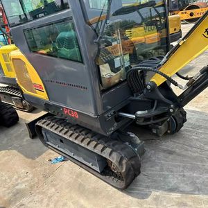 Moteur d'excavatrice sur chenilles hydraulique Komatsu PC30 d'occasion, poids opérationnel de 3 tonnes, état 90% NEUF pour la construction/l'agriculture - Product Image 4