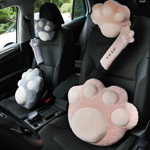 Coussin de siège en peluche rose et gris en forme de patte de chat mignon pour la décoration intérieure de voiture - Product Image 1