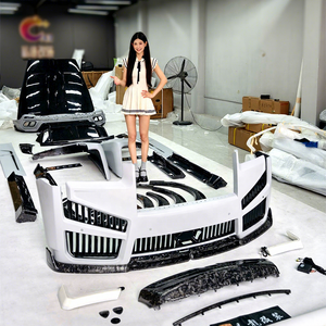 ชุดแต่งตัวถังคาร์บอนไฟเบอร์แบบแห้งสไตล์ MSY สำหรับ Rolls Royce Cullinan ประกอบด้วยกันชนหน้า-หลัง สเกิร์ตข้าง บังโคลน และคิ้วล้อ - Product Image 1