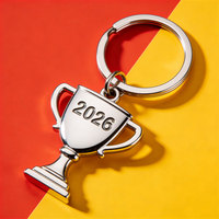 Maßgefertigter 2026 Silber Metall-Trophäen-Schlüsselanhänger, individuell graviert, Zinklegierung Anhänger, Fußball-Souvenir, Großhandel Werbe-Schlüsselring