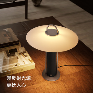 Lampe de table Zen Hat Aisilan Lighting en laiton avec interrupteur LED, lampe de chevet pour salon - Product Image 3