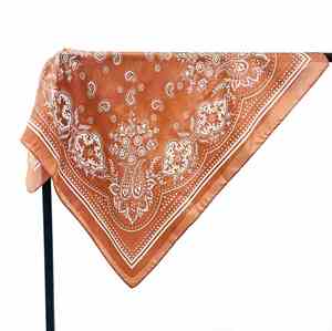 Écharpe en soie avec impression personnalisée, idéale pour les boutiques recherchant des designs exclusifs avec des options de marque privée - Product Image 4