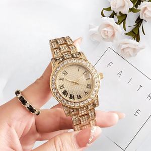 Reloj de lujo para mujer con diamantes, correa bicolor, esfera con números romanos, reloj de pulsera de moda, relojes de pulsera de lujo personalizados baratos. - Product Image 4
