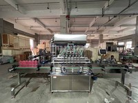Machine de remplissage automatique de liquides industrielle de haute précision pour le miel, le shampoing, l'huile, les contenants en verre, système de pesage rotatif pour mise en conserve
