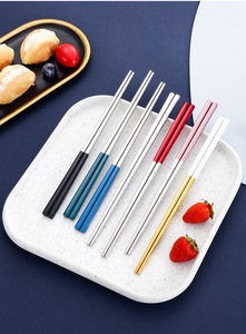 <span class=keywords><strong>Palillos</strong></span> de Acero Inoxidable 304 <span class=keywords><strong>para</strong></span> el Hogar, <span class=keywords><strong>Palillos</strong></span> Gruesos Antideslizantes <span class=keywords><strong>para</strong></span> Restaurante, <span class=keywords><strong>Palillos</strong></span> Cuadrados con Mango Dorado - Product Image 2