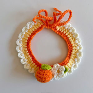 Venta al por mayor de lindos sombreros de ganchillo con flores para mascotas, perros y gatos, collares de flores de ganchillo hechos a mano, artesanía de punto. - Product Image 4