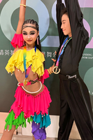 Costume de danse latine Vennystyle - Robes colorées en spandex/coton, conçues sur mesure pour les compétitions et les spectacles, design spectaculaire