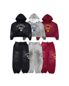 Ensemble survêtement homme en molleton de coton avec logo personnalisé, style streetwear Y2K grunge, imprimé tigre délavé et effet usé - Product Image 1