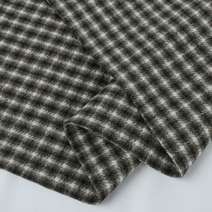 Manteau de mode <span class=keywords><strong>à</strong></span> carreaux noir et blanc double face en 60 % <span class=keywords><strong>laine</strong></span> et 40 % tissu chimique, 850 g/m², tissage grossier, pelable, vente en gros - Product Image 3