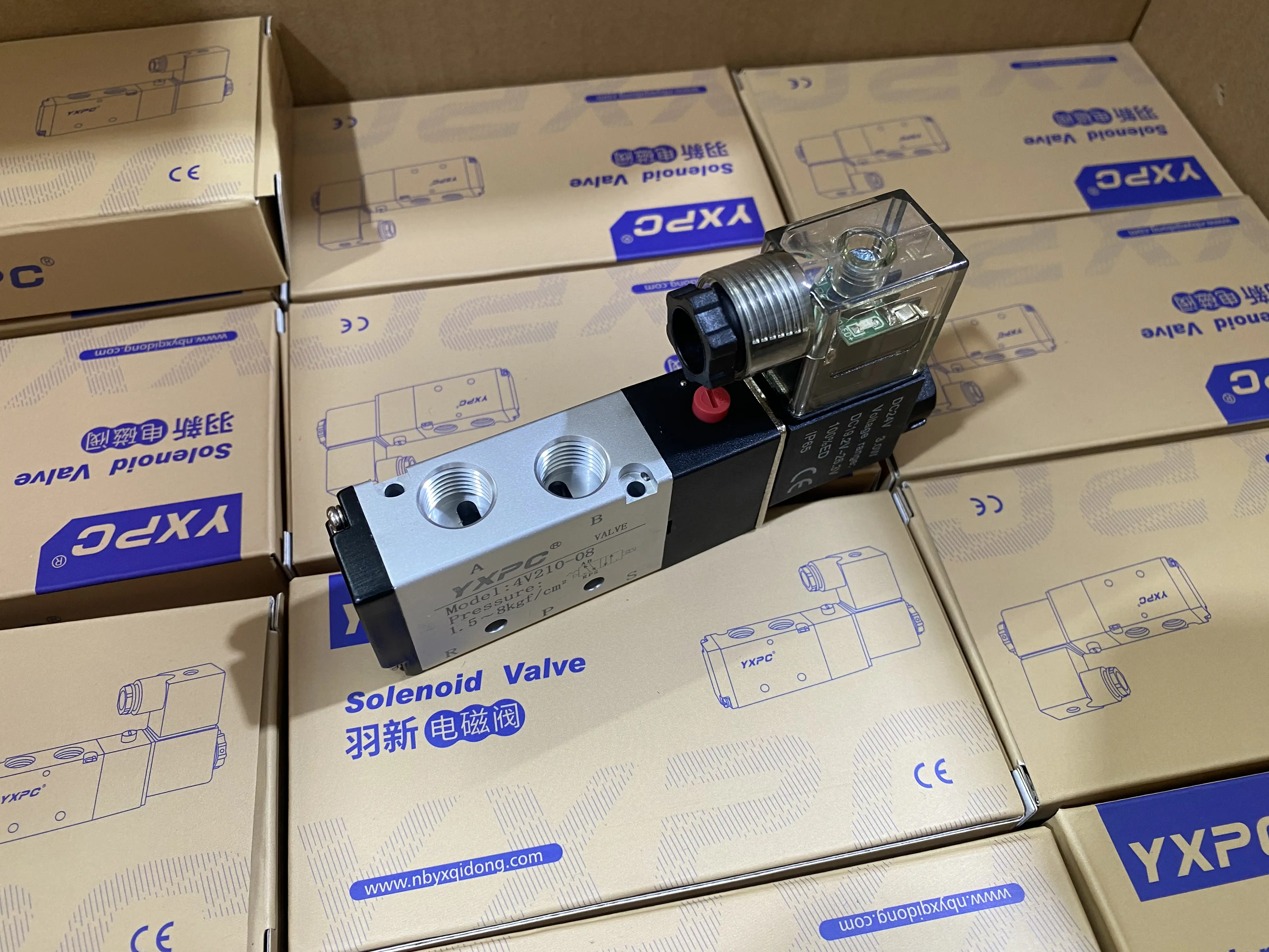 Yxpc thương hiệu khí nén van Nhà cung cấp Nhôm 220V 110V 24V 12V 3W 1/4 inch 5/2 khí nén 4v210 08 solenoid van