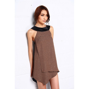 Abito Asimmetrico con Motivi Floreali in Rilievo - Product Image 6