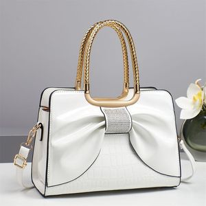Bolsos de Mano de Mujer en Piel Sintética Azul con Flores Bordadas, Diseño de Marca 2026 - Product Image 2