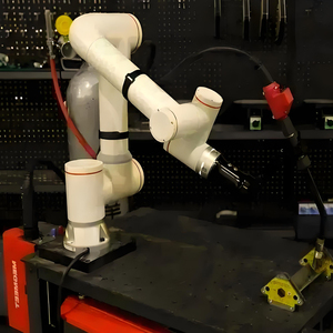 Robot collaboratif FR5 à 6 axes, charge utile 5 kg, rayon d'action 922 mm, pour soudage, manutention de matériaux, qualité industrielle IP54 - Product Image 1