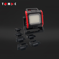 TOMAC Professional 35W 4000Lm Lampe de travail LED compatible avec plusieurs batteries pour Makita DeWalt Milwaukee Bosch Metabo Stanley Battery