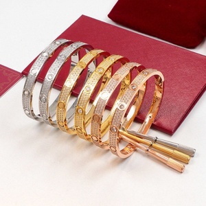 Bijoux <span class=keywords><strong>de</strong></span> mode, <span class=keywords><strong>bracelet</strong></span> <span class=keywords><strong>de</strong></span> <span class=keywords><strong>luxe</strong></span> <span class=keywords><strong>de</strong></span> <span class=keywords><strong>marque</strong></span> en acier inoxydable plaqué or 18 carats, <span class=keywords><strong>bracelet</strong></span> à visser entièrement serti <span class=keywords><strong>de</strong></span> diamants en zircon pour femmes et hommes - Product Image 2