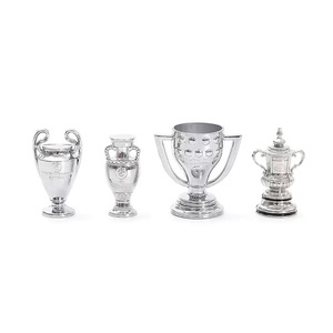 Porte-clés YX en résine, écologique, fait main et peint à la main, avec trophée de gardien de but de football (Chaussure d'Or) et ballon d'or, pour les fans - Product Image 5