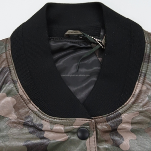 Blouson Bomber en Cuir Camouflage Personnalisé pour <span class=keywords><strong>Femme</strong></span>, <span class=keywords><strong>Manteau</strong></span> de Vol à Bordures Côtelées, Veste Moto Imprimée Camo OEM, Vêtement d'Extérieur Grande Taille - Product Image 4