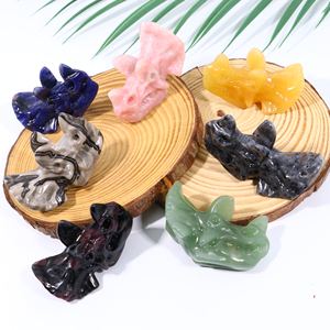 Crânes en cristal de 60 mm de haute qualité en gros, style vintage, crânes triangulaires sculptés en pierres précieuses pour la décoration de voitures et de maisons - Product Image 1