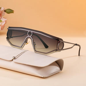 Ly-98427 Gafas de sol unisex de moda con montura negra, protección UV400 de metal y plástico, clase 2, para hombres y mujeres - Product Image 4