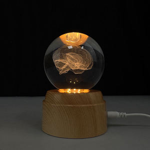 Luce LED USB Personalizzata con Base in Legno, Sfera di Cristallo 3D Incisa al Laser, Piccola Luce Notturna con Motivo del Sistema Solare - Product Image 4
