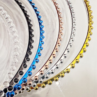 Assiettes de présentation rondes transparentes de 13 pouces avec perles bleues – Vaisselle transparente pour mariages, banquets et fêtes