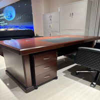 Ensemble de bureaux de direction au design moderne pour les gestionnaires, les directeurs généraux, les patrons, les postes de travail de bureau, les bureaux