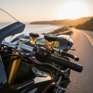 レーシングバイク用ブレーキポンプオイルカップ、斜めノズルとオイルパイプ付き透明リザーバータンク（ダートバイクATV用） - Product Image 2