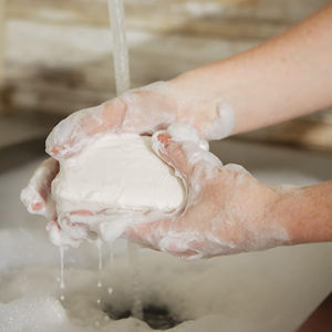 Sapone Solido Naturale Biologico Fatto a Mano con Burro di Karité, Sbiancante e Idratante per Pelle Sensibile, Cura della Pelle per Viso e Corpo - Product Image 3