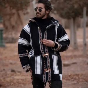 Hoodie décontracté brodé inspiré des Berbères, tenue d'hiver marocaine traditionnelle, confort premium, coupe moderne et oversize - Product Image 2