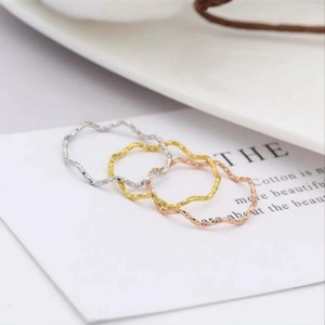 Anello da donna a cerchio liscio con texture a ghiaccio frantumato ultra-fine, versatile, tre colori opzionali, anello da dito o anello per il pollice, best seller - Product Image 3