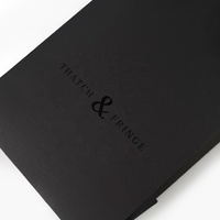 Sac fourre-tout en carton noir mat avec logo personnalisé en or à chaud pour l'emballage de vêtements de luxe, de cosmétiques, de cadeaux, d'achats en gros